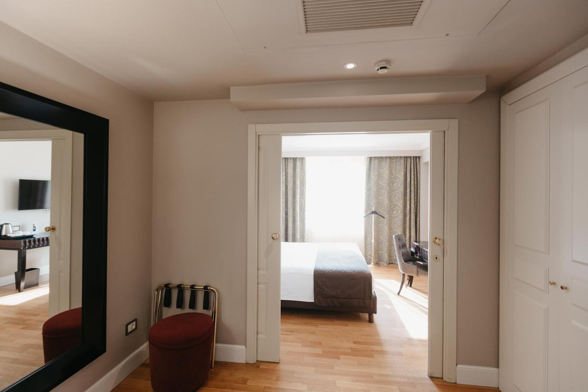 Superior King Room,1657861119:JPEG