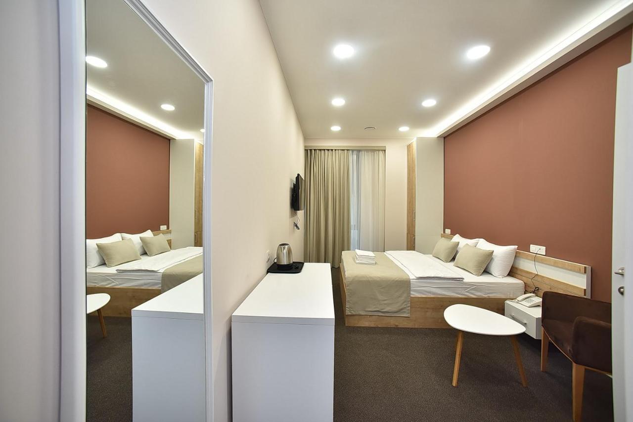 Double Room,956440900:JPEG